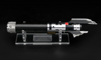 Does Darth Maul's Lightsaber have Two Kyber Crystals?